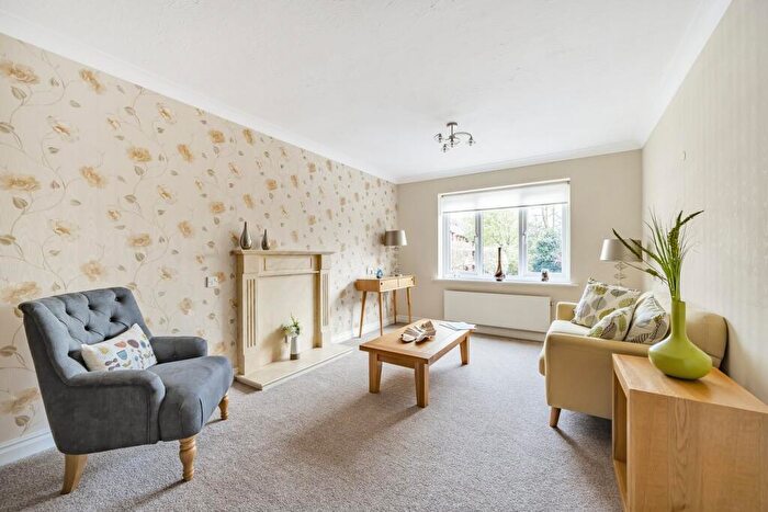 2 Bedroom Retirement Property For Sale In Deerhurst Court, Solihull, B91