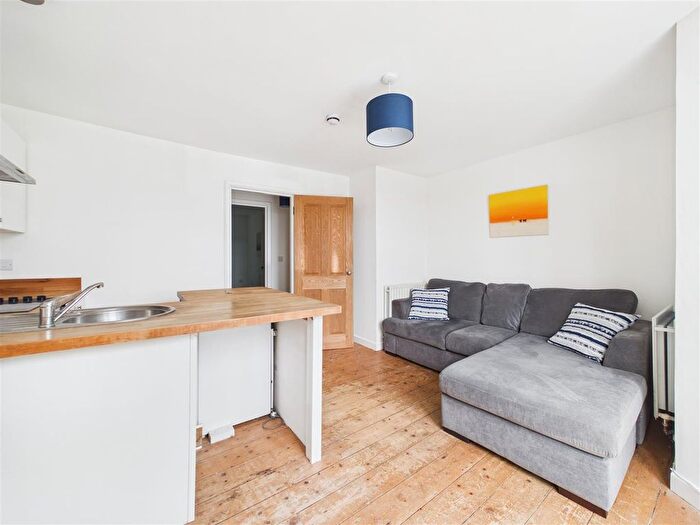 1 Bedroom Flat For Sale In Greenbank, Penzance, TR18