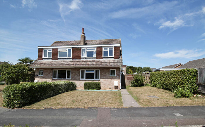 3 Bedroom Semi-Detached House For Sale In Middle Brooks, Street, BA16