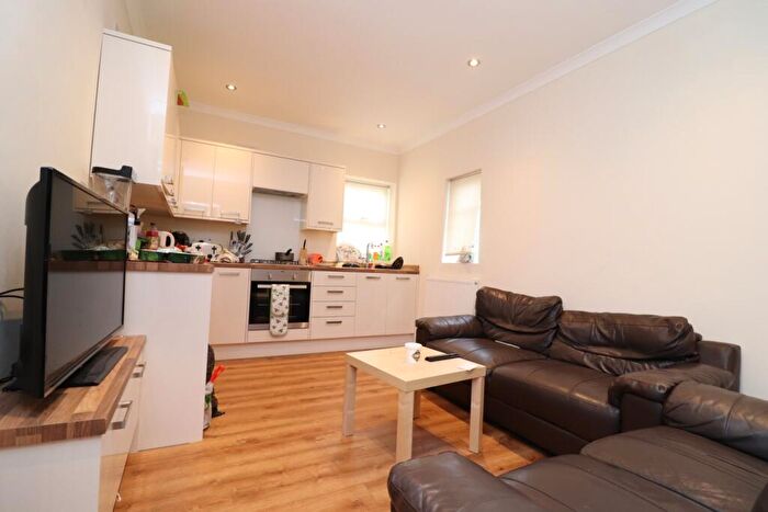 4 Bedroom Flat To Rent In Crwys Road, Cathays, CF24