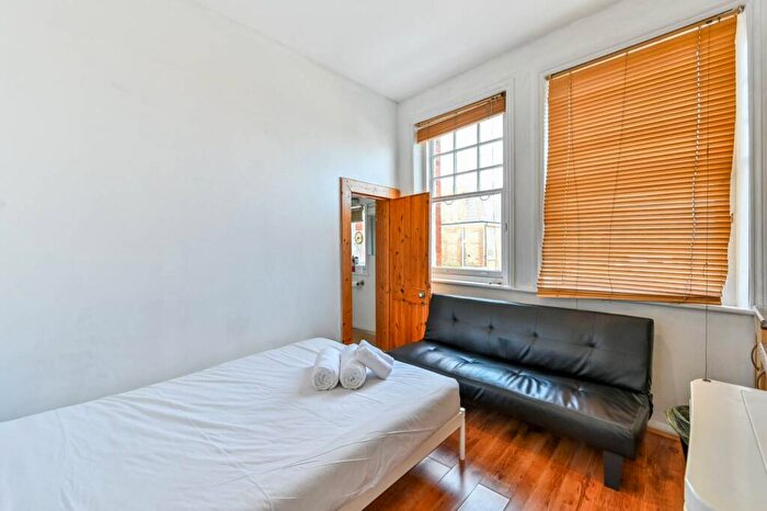 Studio To Rent In Tottenham Lane, Crouch End, London, N8