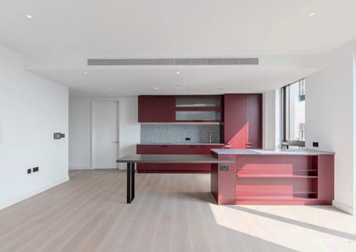 2 Bedroom Flat To Rent In Viaduct Gardens, London, SW11