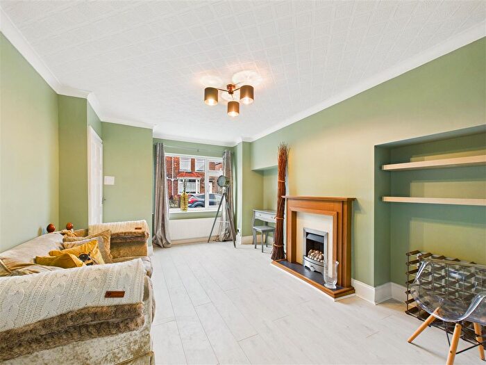 3 Bedroom Semi-Detached House For Sale In Bon Accord Road, Hessle, HU13