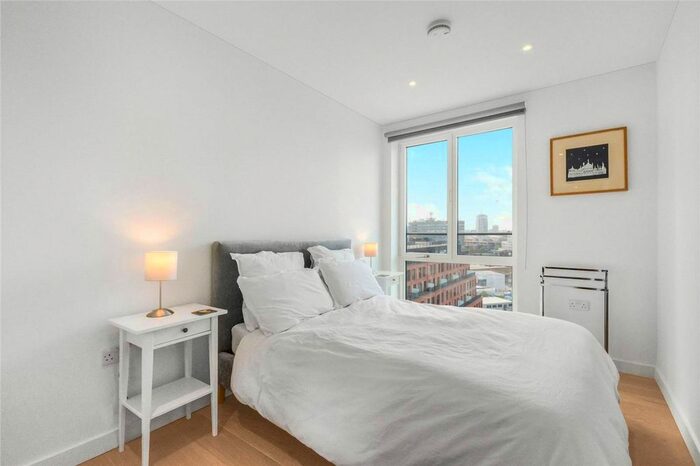 2 Bedroom Flat To Rent In Sayer Street, Elephant And Castle, London, SE17