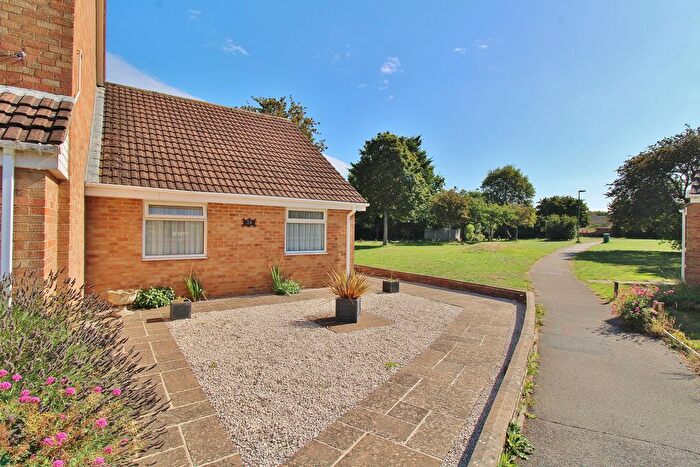 2 Bedroom Terraced Bungalow For Sale In Fitzwilliam Avenue, Hill Head, PO14