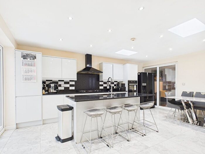 3 Bedroom Semi Detached House To Rent In Shaftesbury Avenue, Feltham, TW14