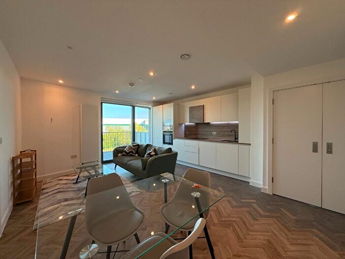 2 Bedroom Apartment For Sale In Skyline Apartments, Makers Yard, London, E3