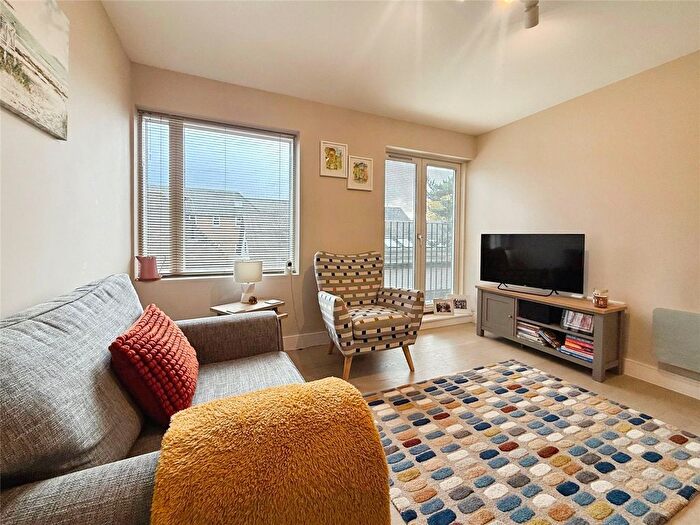 1 Bedroom Flat For Sale In High Street, Crowthorne, Berkshire, RG45