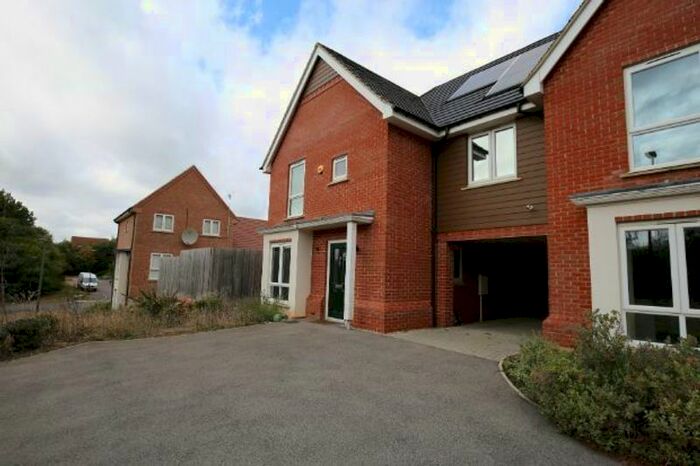 4 Bedroom End Of Terrace House To Rent In Poulter Croft, Milton Keynes, MK10