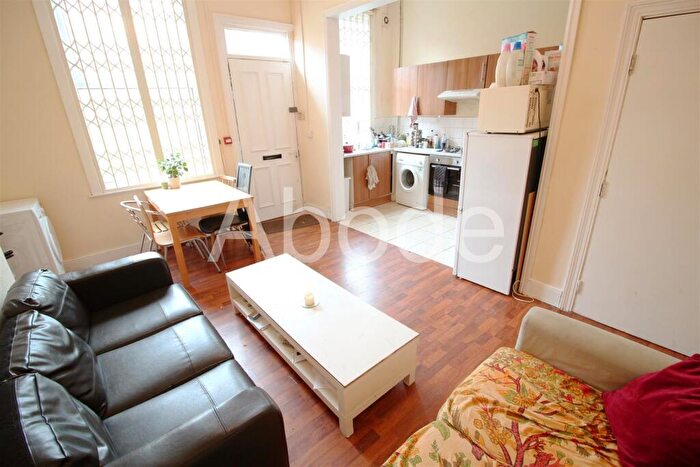 5 Bedroom House To Rent In Moorland Avenue, Hyde Park, Leeds, LS6