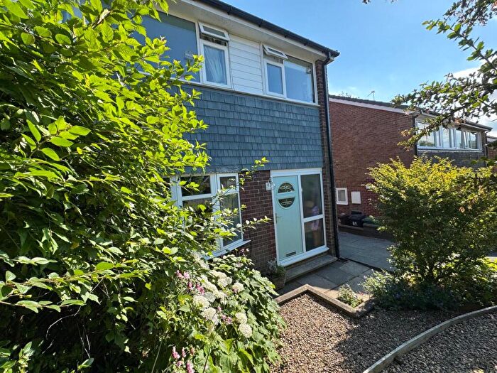 3 Bedroom House For Sale In Temple Avenue, Leeds, LS15