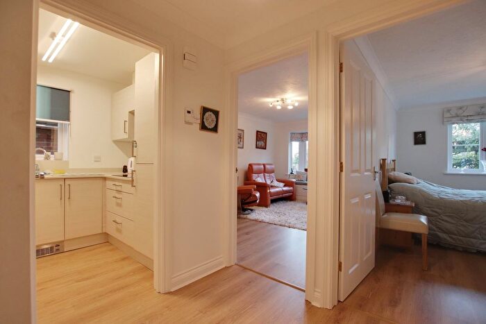 1 Bedroom Flat For Sale In Brookley Road, Brockenhurst, SO42