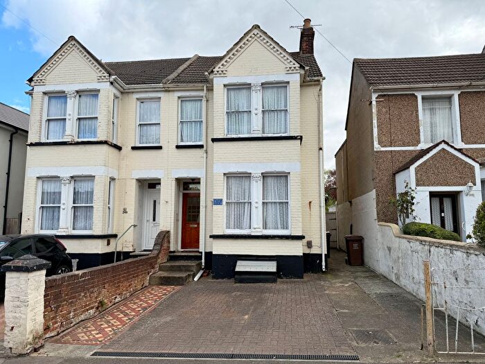 3 Bedroom Semi Detached House For Sale In Napier Road, Gillingham, ME7