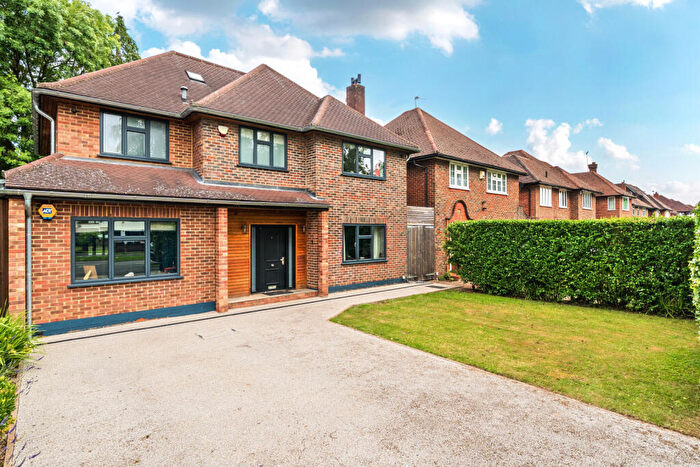 3 Bedroom Detached House For Sale In St. Thomas Drive, Pinner, Middlesex, HA5