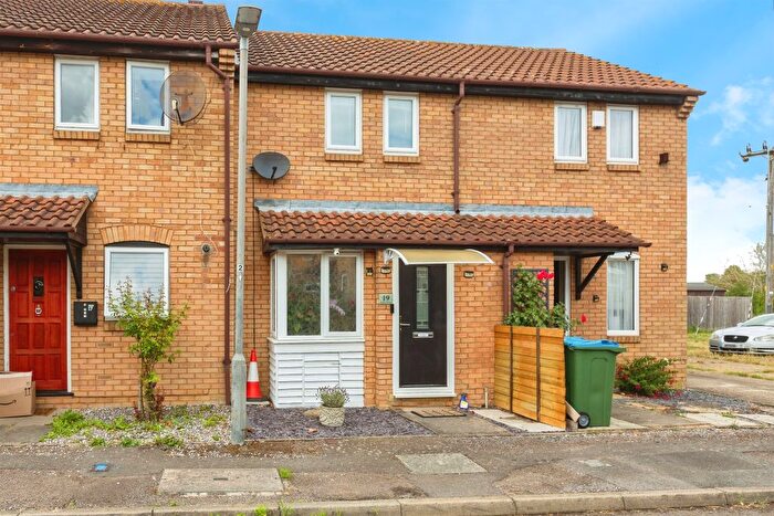 1 Bedroom Terraced House For Sale In Eames Close, Aylesbury, HP20