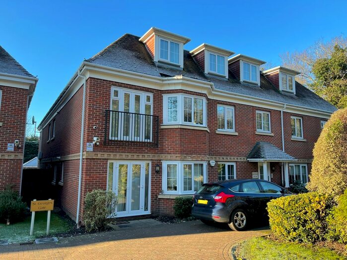 2 Bedroom Flat To Rent In St. Georges Gate, Woburn Hill, Addlestone, KT15