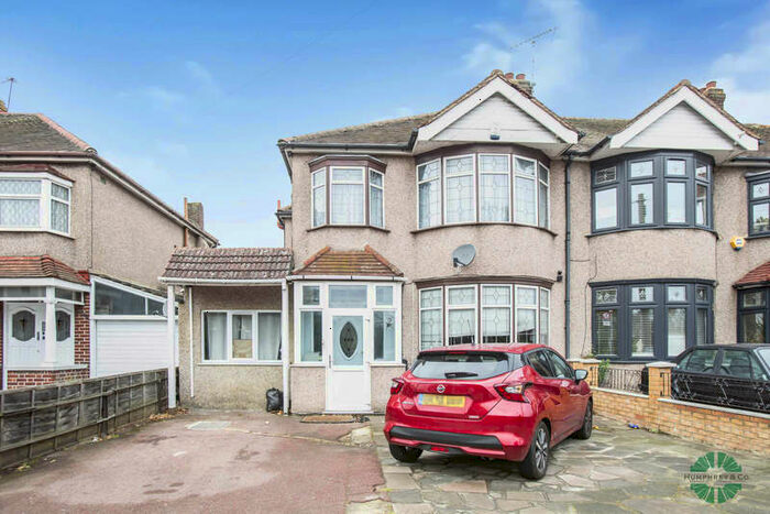 5 Bedroom Semi-Detached House To Rent In Whalebone Lane North, Romford, RM6