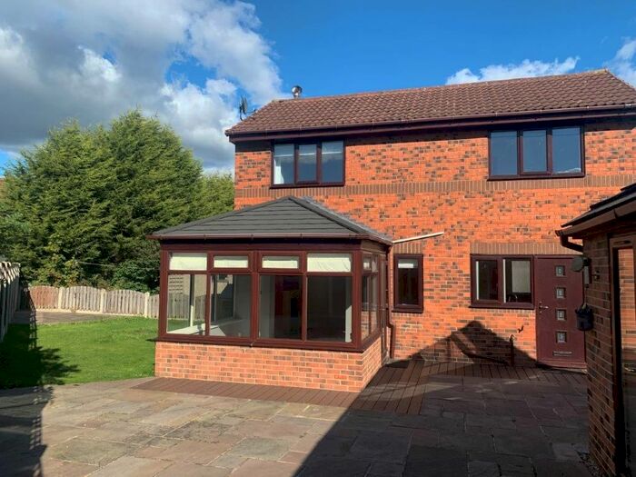 3 Bedroom Semi-Detached House To Rent In Fernleigh Court, Wakefield, WF2