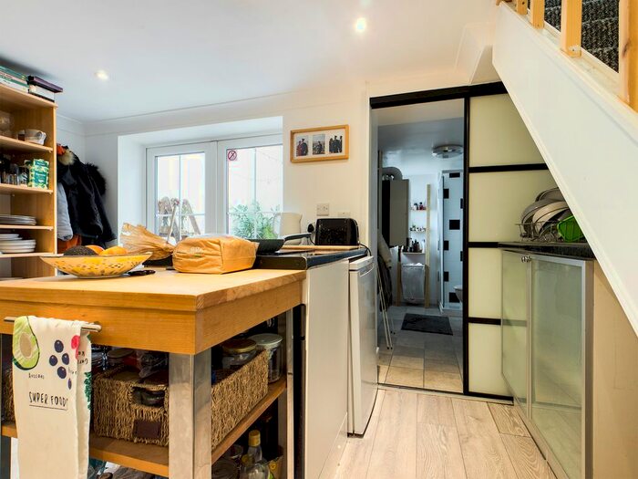 2 Bedroom Flat To Rent In St James Street, Brighton, BN2