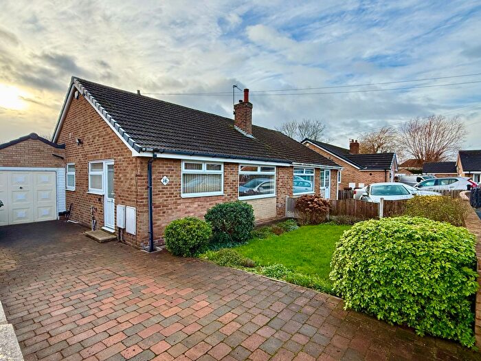 2 Bedroom Semi Detached Bungalow For Sale In Thornleigh Crescent, Wakefield, West Yorkshire, WF2