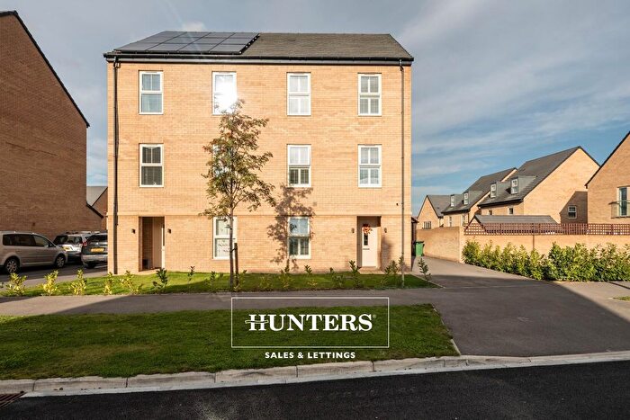 4 Bedroom Semi-detached House For Sale In Haydock Avenue, Castleford, WF10