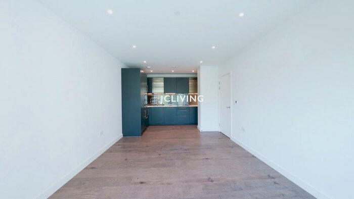 2 Bedroom Flat To Rent In Alingont House. London, N8