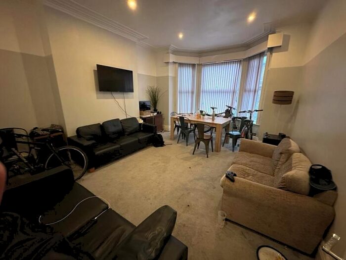 8 Bedroom Terraced House To Rent In Delph Lane, Woodhouse, Leeds, LS6