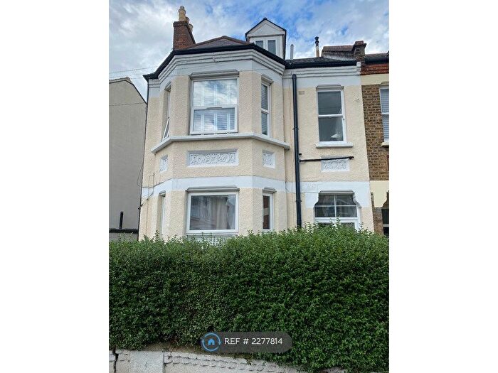 Studio To Rent In Radford Road, London, SE13