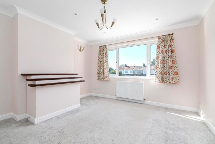 2 Bedroom Maisonette For Sale In Fenman Court, Shelbourne Road, London, N17