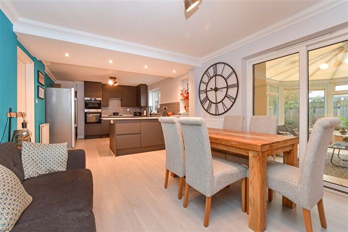 5 Bedroom Detached House For Sale In Lower Road, Woodchurch, Kent, TN26