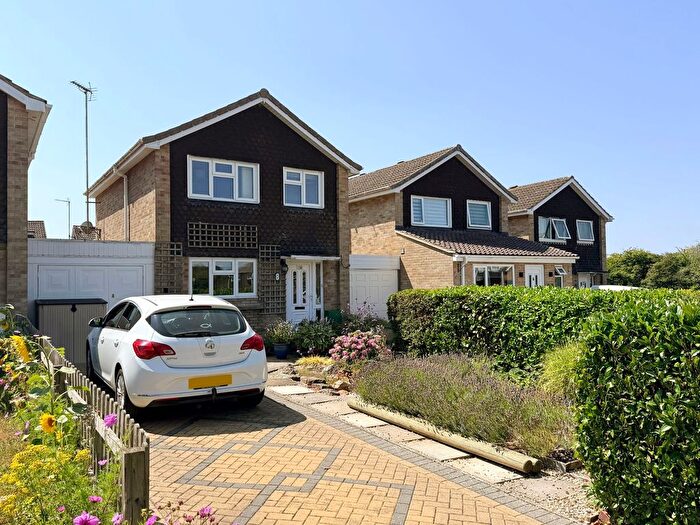3 Bedroom Link Detached House For Sale In Kilda Road, Highworth, SN6