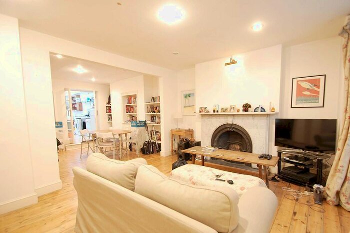 2 Bedroom Flat To Rent In Rozel Road, Clapham, London, SW4