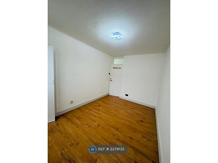 2 Bedroom Flat To Rent In Bellmore Court, Croydon, CR0