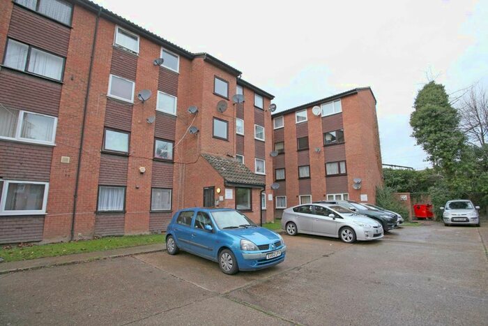 2 Bedroom Flat To Rent In Gurney Close, Barking IG11