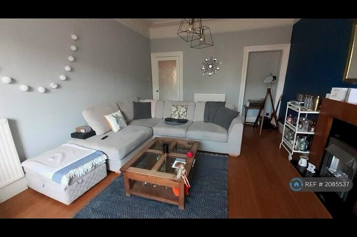 2 Bedroom Flat To Rent In Meadowpark Street, Glasgow, G31