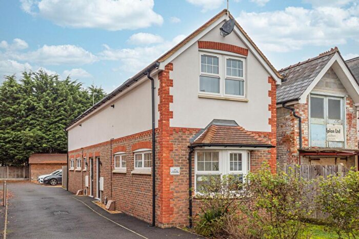 1 Bedroom Semi-Detached House To Rent In Yattendon Road, Horley, RH6