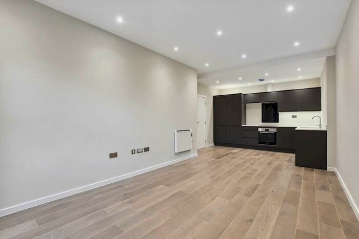 1 Bedroom Flat To Rent In Arcadia Avenue, London, N3