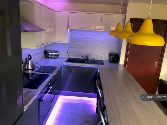 2 Bedroom Flat To Rent In Greenhill Main Road, Sheffield, S8