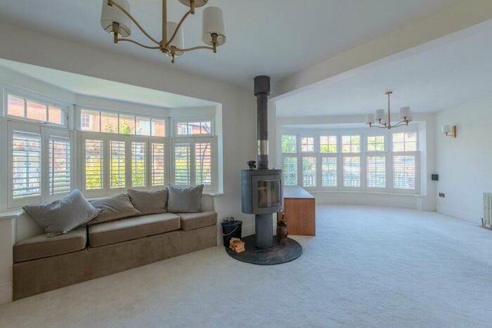 3 Bedroom Cottage For Sale In Ullenhall, B95