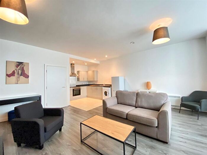 2 Bedroom Flat To Rent In Queens Terrace, Great Cheetham Street West, Salford, M7