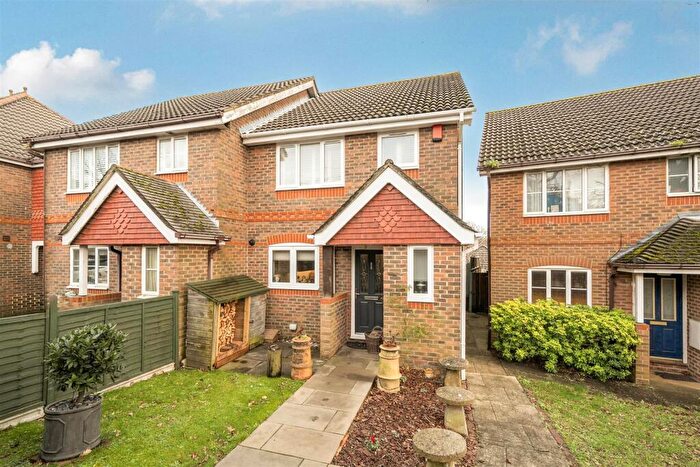 3 Bedroom Semi-Detached House For Sale In Newtown Road, Warsash, SO31