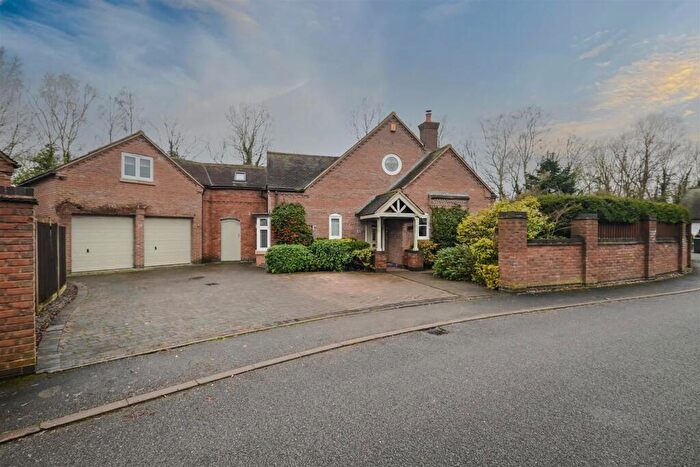 5 Bedroom Detached House For Sale In The Cricketers, Alrewas, DE13