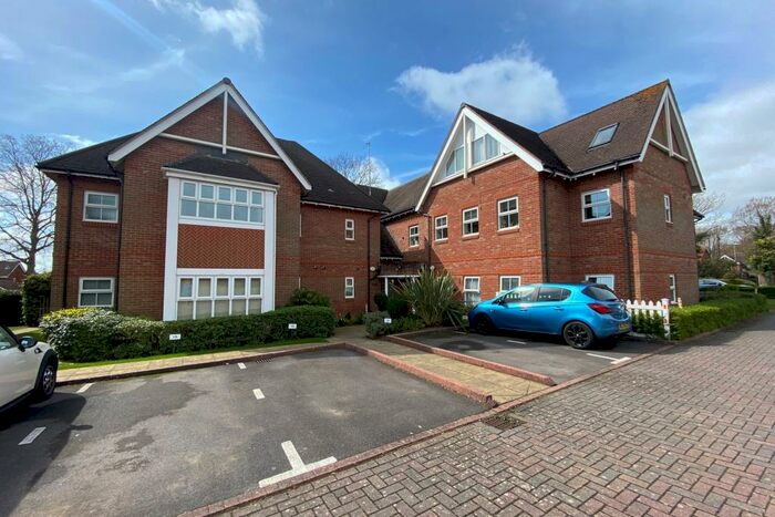 2 Bedroom Flat To Rent In Paxton Court, Locks Road, SO31