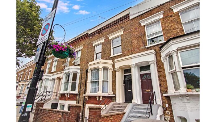 1 Bedroom Flat For Sale In Flat B, Kilburn Park Road, Kilburn, London, NW6