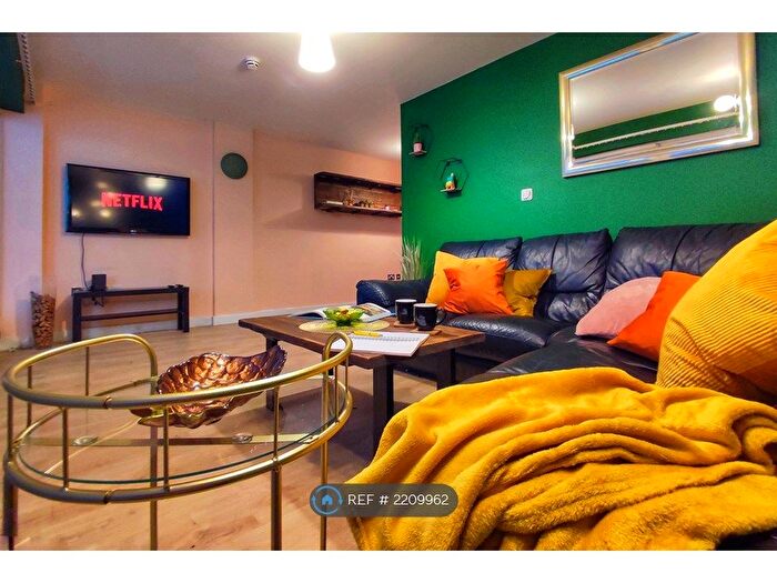 2 Bedroom Flat To Rent In Concord Street, Leeds, LS2