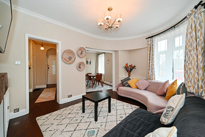 2 Bedroom Apartment For Sale In Fortune Green Road, London, NW6