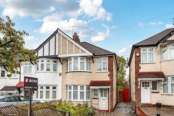 3 Bedroom End Terrace House For Sale In Selworthy Road, London, SE6