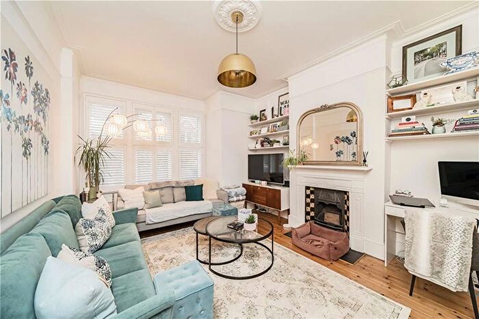 2 Bedroom Maisonette For Sale In Ashleigh Road, Mortlake, SW14