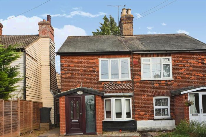 2 Bedroom Cottage For Sale In Coggeshall Road, Feering, Colchester, CO5