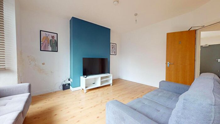 2 Bedroom House To Rent In Village Avenue, Leeds, LS4